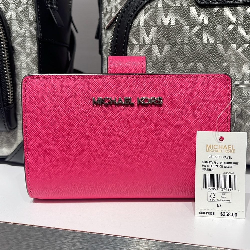 Michael Kors Medium Saffiano Leather Bifold Wallet
NWT - Picture 15 of 16